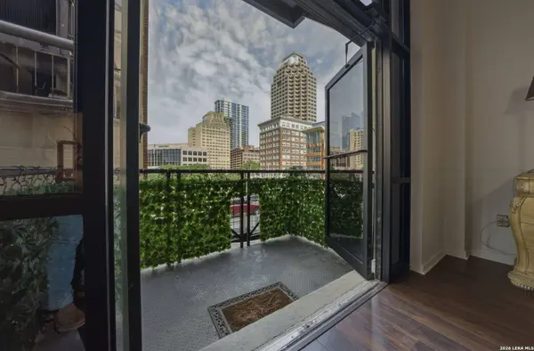 214 TRAVIS ST UNIT APT 205, San Antonio, TX 78205