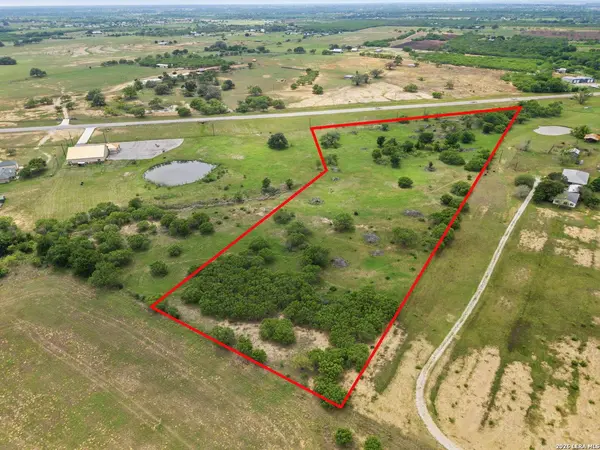 1764 LOOP 1604 S, Adkins, TX 78101