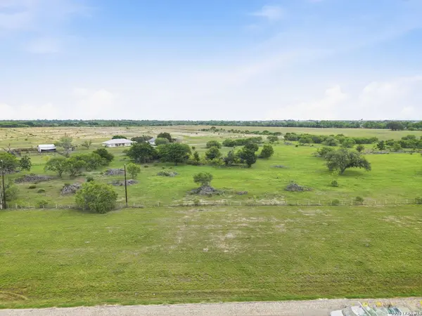 1764 LOOP 1604 S, Adkins, TX 78101