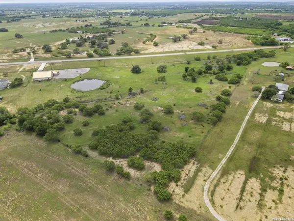 1764 LOOP 1604 S, Adkins, TX 78101