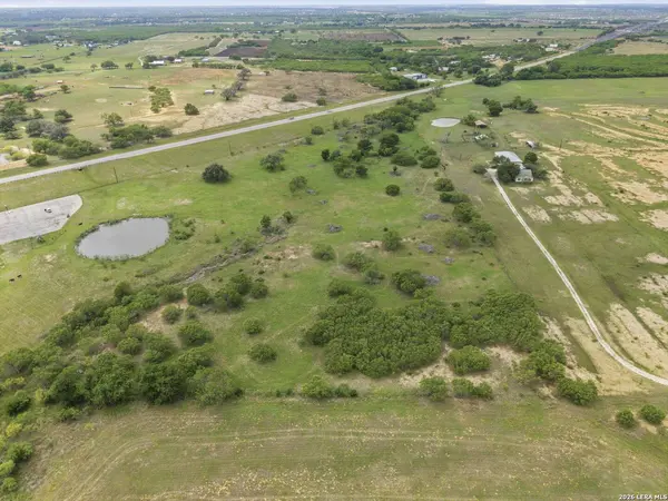 1764 LOOP 1604 S, Adkins, TX 78101