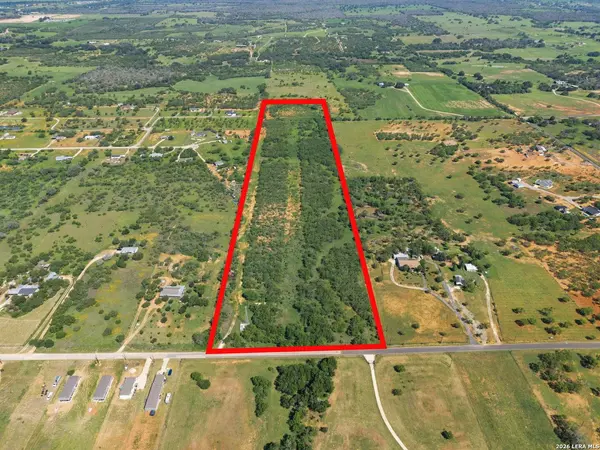 00 CR 329, Floresville, TX 78114