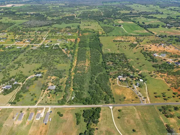 00 CR 329, Floresville, TX 78114