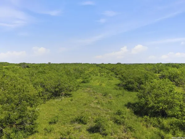 00 CR 329, Floresville, TX 78114