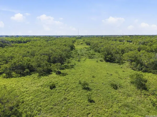 00 CR 329, Floresville, TX 78114