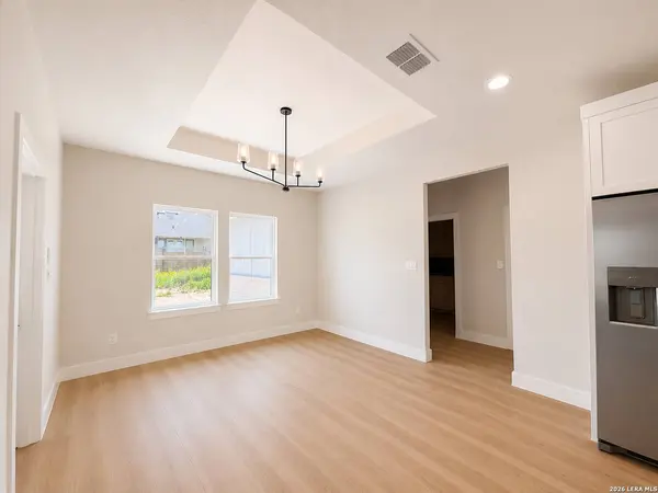 120 ASH PKWY, La Vernia, TX 78121