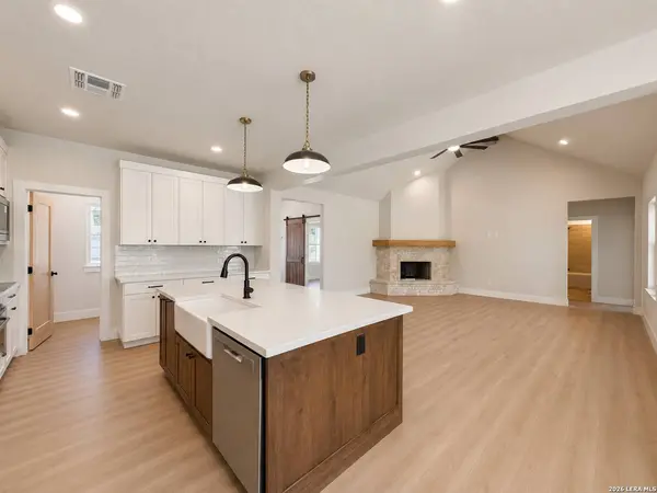 120 ASH PKWY, La Vernia, TX 78121