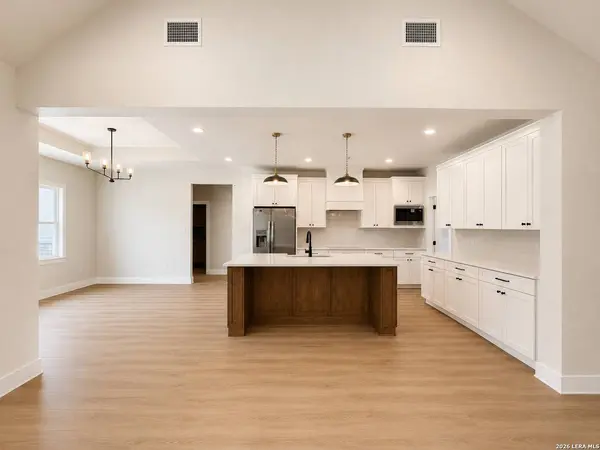 120 ASH PKWY, La Vernia, TX 78121