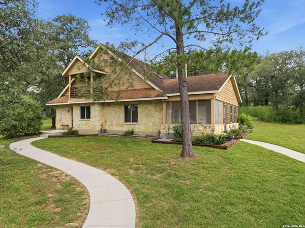 208 Oak Bend Dr, La Vernia, TX 78121