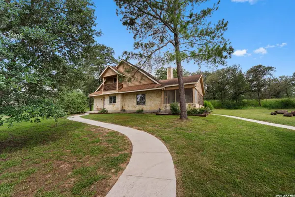 208 Oak Bend Dr, La Vernia, TX 78121