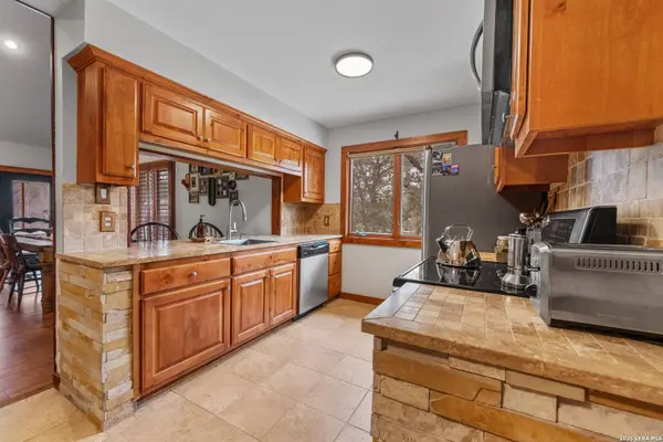 208 Oak Bend Dr, La Vernia, TX 78121