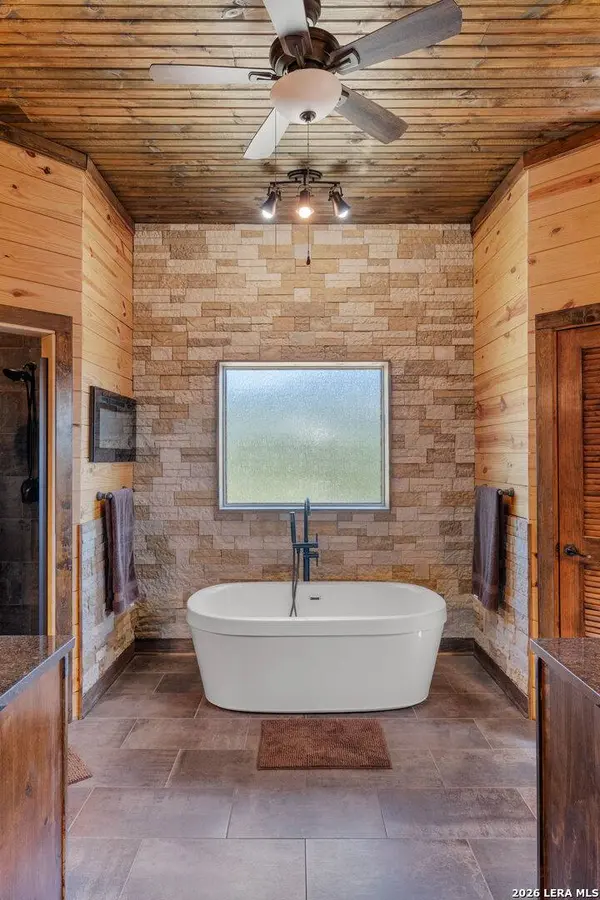 189 Scenic Sunset, Lakehills, TX 78063