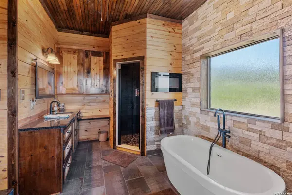 189 Scenic Sunset, Lakehills, TX 78063