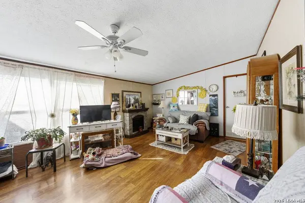 2020 Good Luck Rd, Seguin, TX 78155
