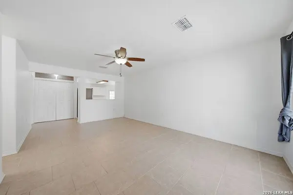 5930 OAK RUN ST, San Antonio, TX 78247