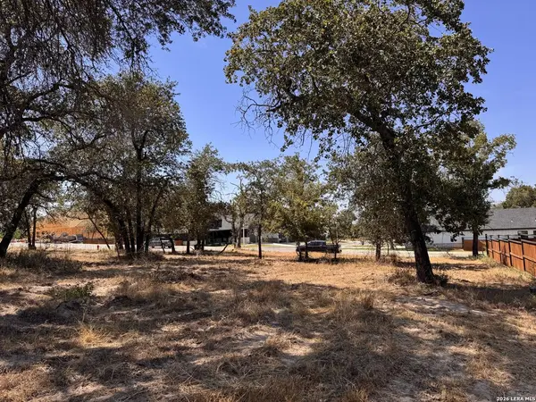 157 ASH PKWY, La Vernia, TX 78121