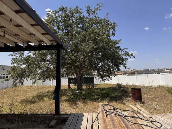 107 MUIRFIELD ST, La Vernia, TX 78121