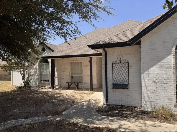 107 MUIRFIELD ST, La Vernia, TX 78121