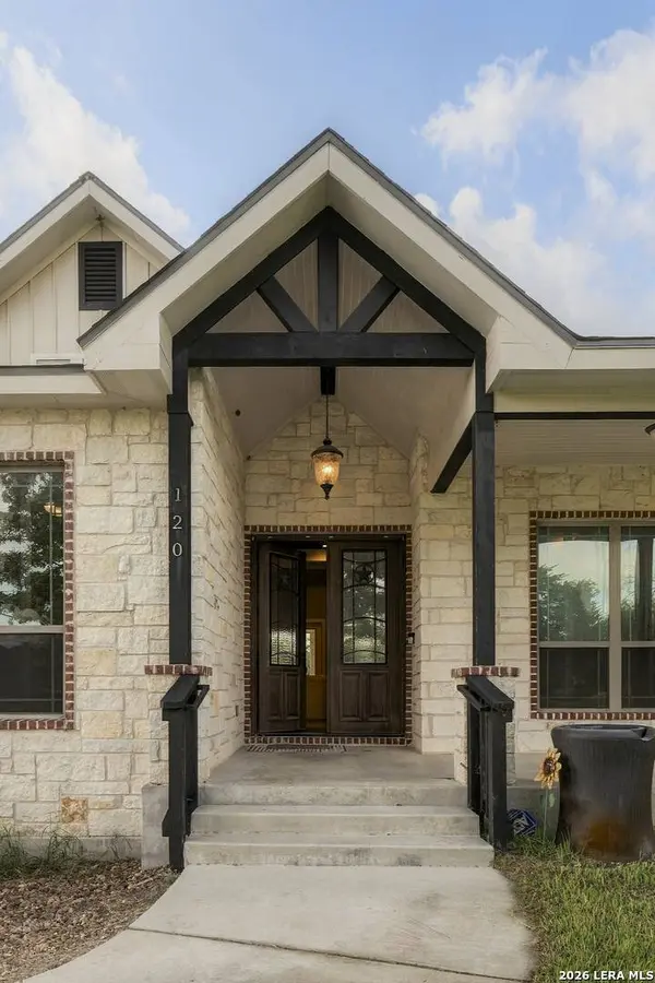 120 HIDDEN FOREST DR, La Vernia, TX 78121