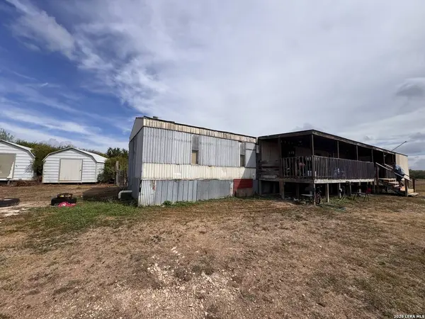 1689 FM 2824, Beeville, TX 78102