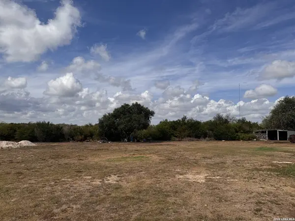 1689 FM 2824, Beeville, TX 78102