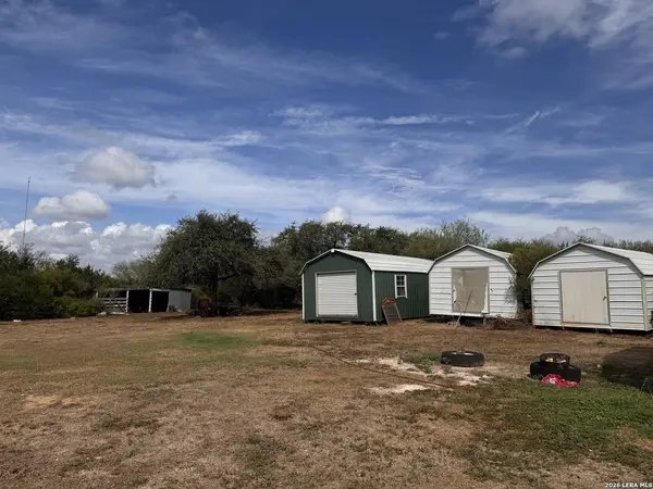 1689 FM 2824, Beeville, TX 78102