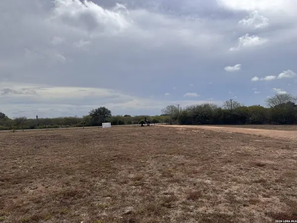 1689 FM 2824, Beeville, TX 78102