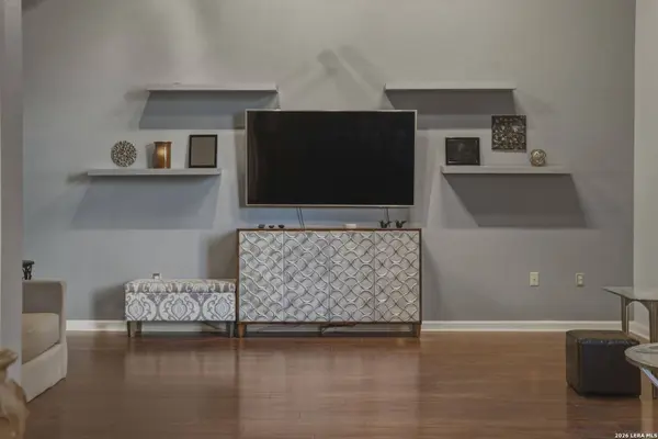 214 E TRAVIS ST UNIT APT 205, San Antonio, TX 78205
