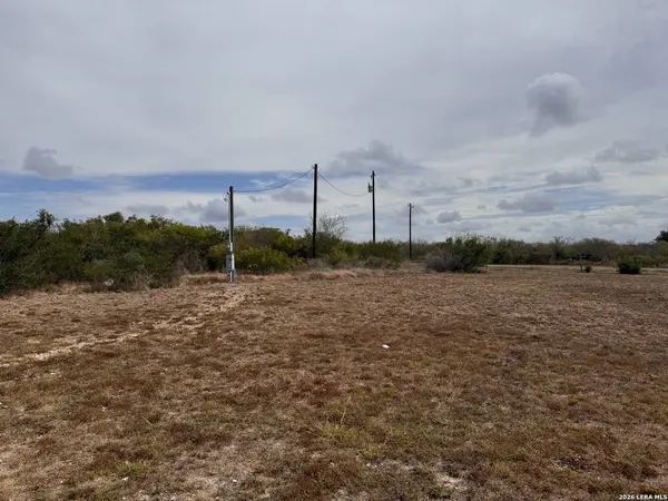 1689 FM 2824, Beeville, TX 78102