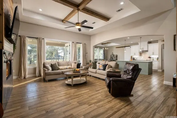 181 W MAGNOLIA CIR, La Vernia, TX 78121