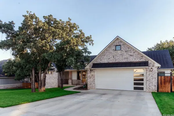 181 W MAGNOLIA CIR, La Vernia, TX 78121