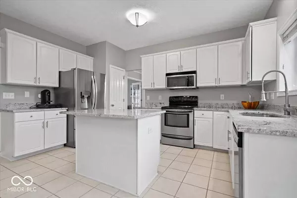 10889 Weston DR, Carmel, IN 46032