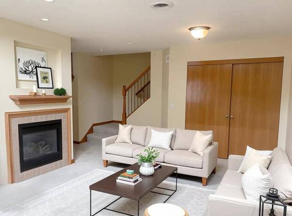 312 Wagon Wheel LN, Chaska, MN 55318