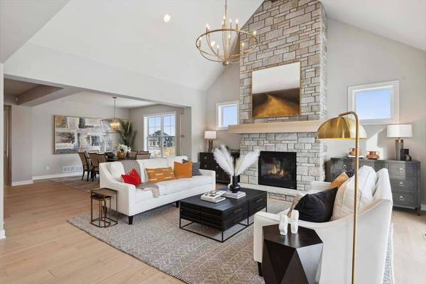 6513 Timber Arch DR, Chaska, MN 55318