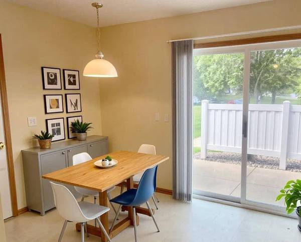 312 Wagon Wheel LN, Chaska, MN 55318