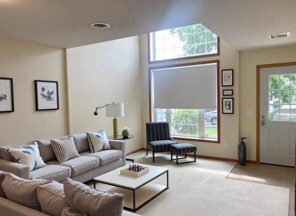 312 Wagon Wheel LN, Chaska, MN 55318