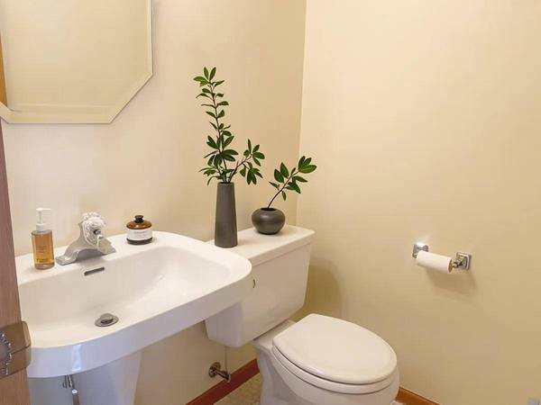 312 Wagon Wheel LN, Chaska, MN 55318