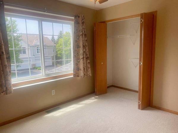 312 Wagon Wheel LN, Chaska, MN 55318