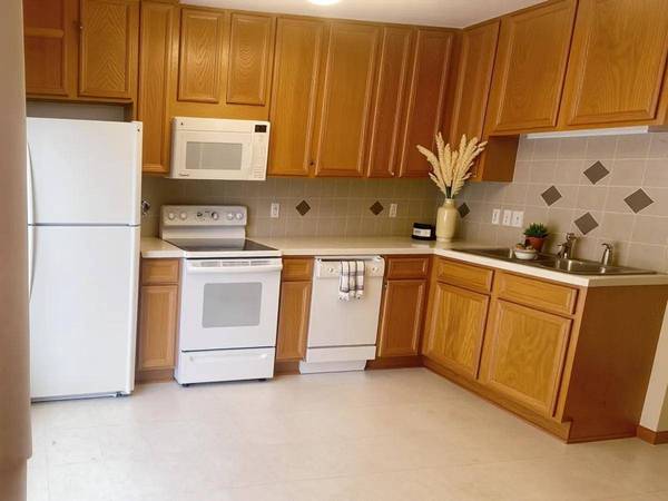 312 Wagon Wheel LN, Chaska, MN 55318