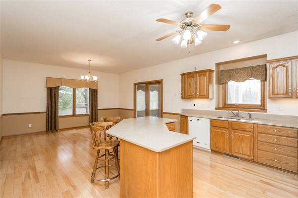2356 NW 71st Place, Ankeny, IA 50023