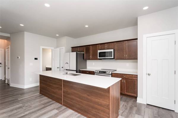 725 SE 69th Street, Pleasant Hill, IA 50327