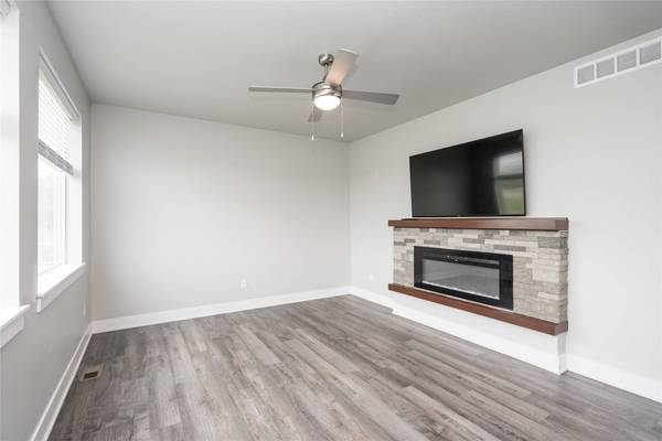 725 SE 69th Street, Pleasant Hill, IA 50327