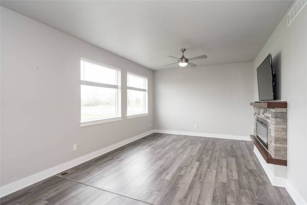 725 SE 69th Street, Pleasant Hill, IA 50327