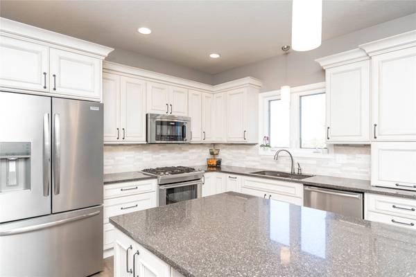 9823 Hickory Drive, Urbandale, IA 50322