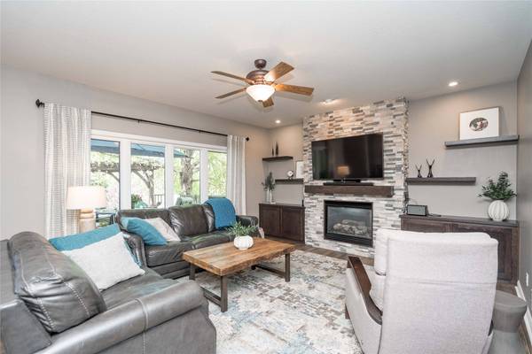 9823 Hickory Drive, Urbandale, IA 50322