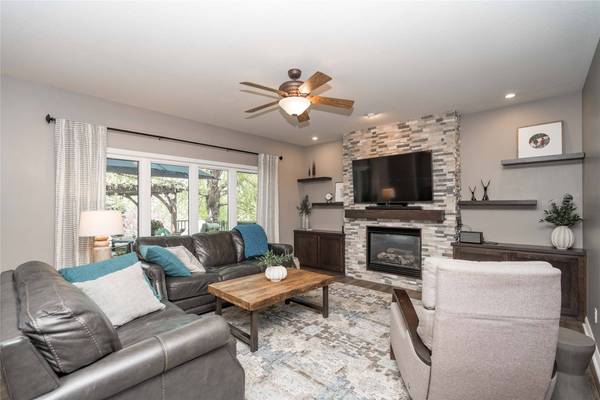 9823 Hickory Drive, Urbandale, IA 50322