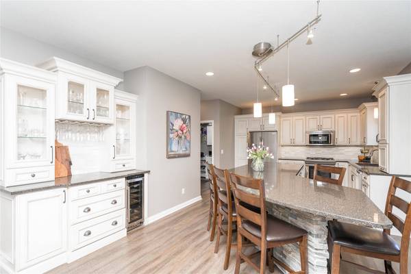 9823 Hickory Drive, Urbandale, IA 50322