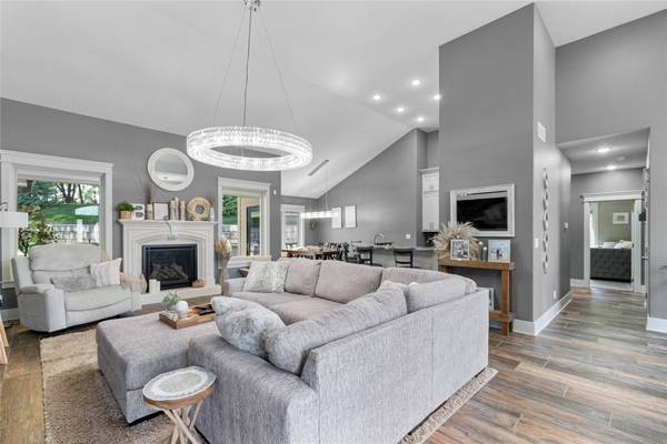 6296 Sudbury Court, Johnston, IA 50131