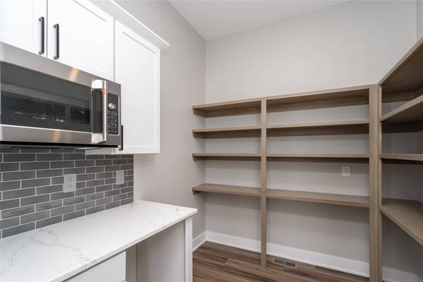 1216 NW Arbor Court, Ankeny, IA 50023