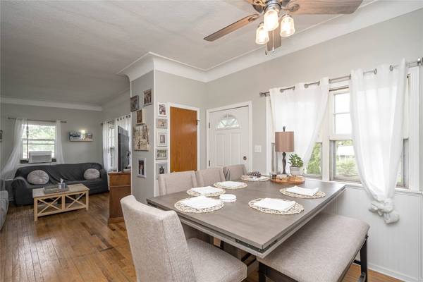 107 E Pleasant View Drive, Des Moines, IA 50315